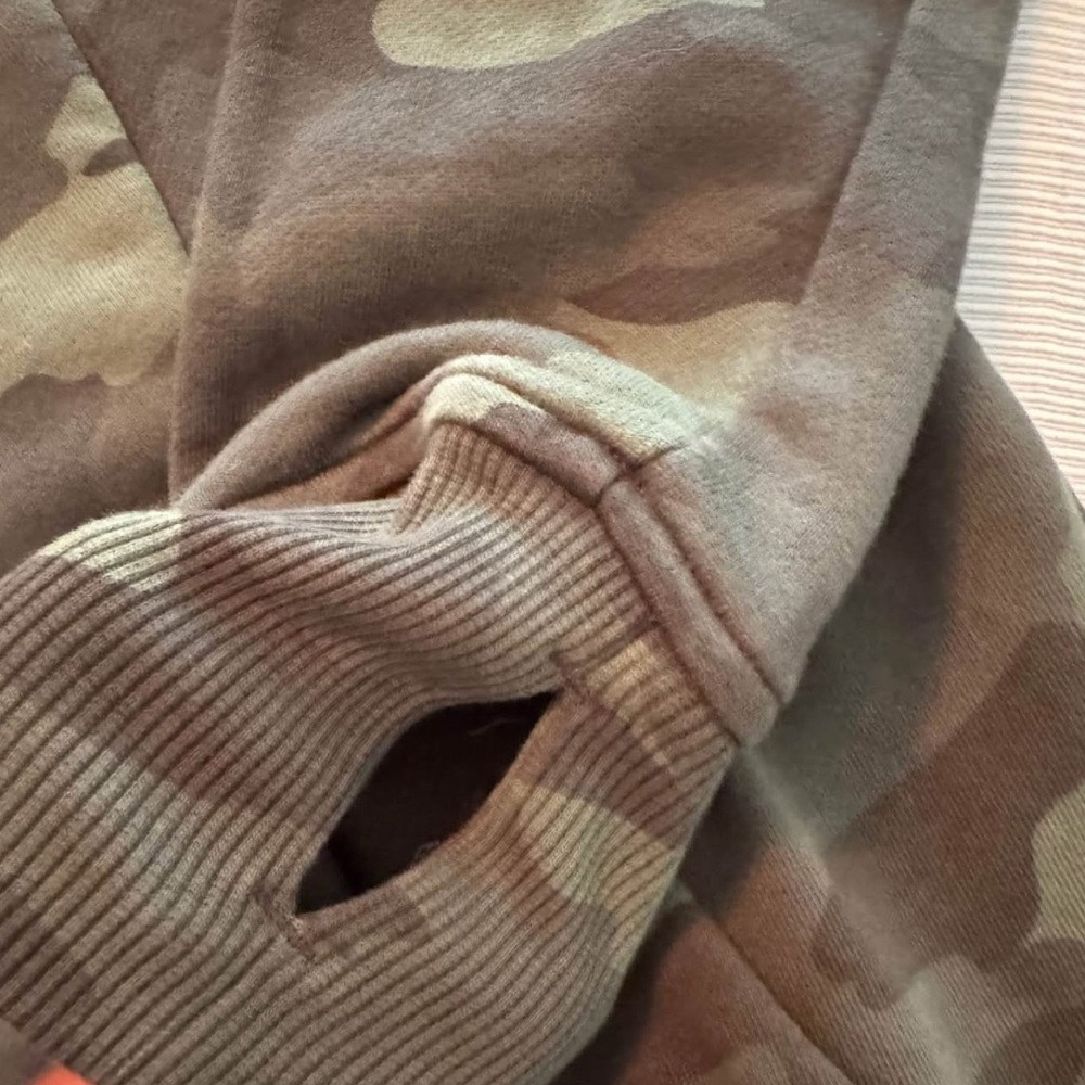 Lululemon Scuba Crew sweatshirt Green Camo size 4 - Picture 3 of 5